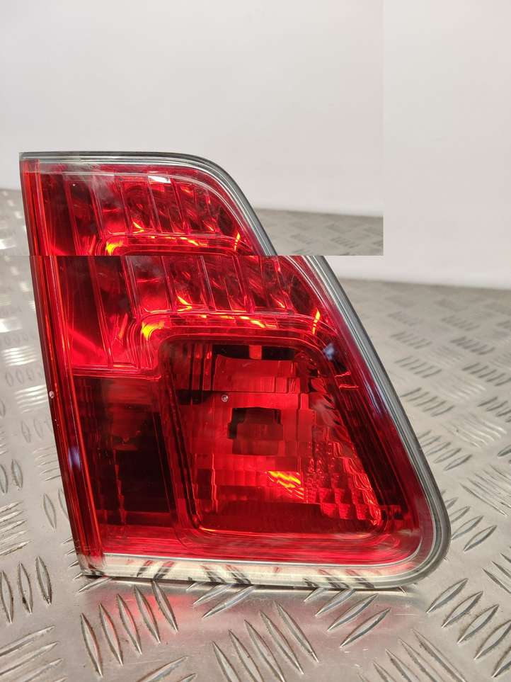 Toyota Avensis T270 (2009 - 2012)  08049 Задний фонарь в крышке багажника