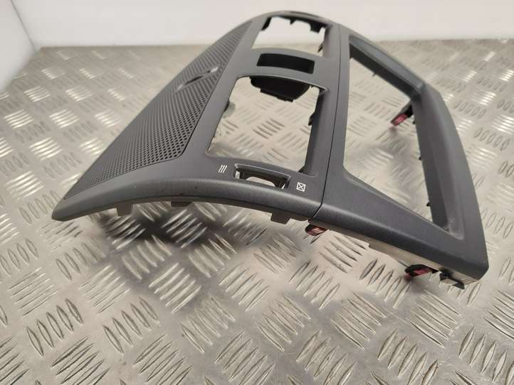 Toyota Avensis T270 (2009 - 2012)  5567005090 Центральный дефлектор