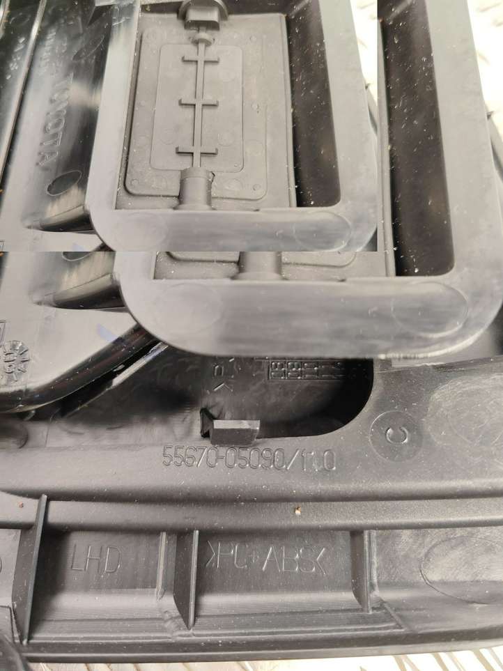 Toyota Avensis T270 (2009 - 2012)  5567005090 Центральный дефлектор