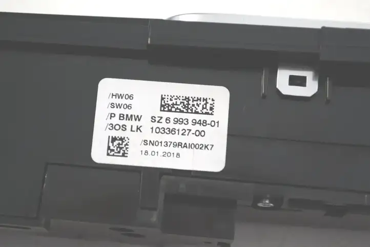 BMW X3 G01 (2018 - 2024) 6993948 Кнопка фаркопа в багажнике — фото 4