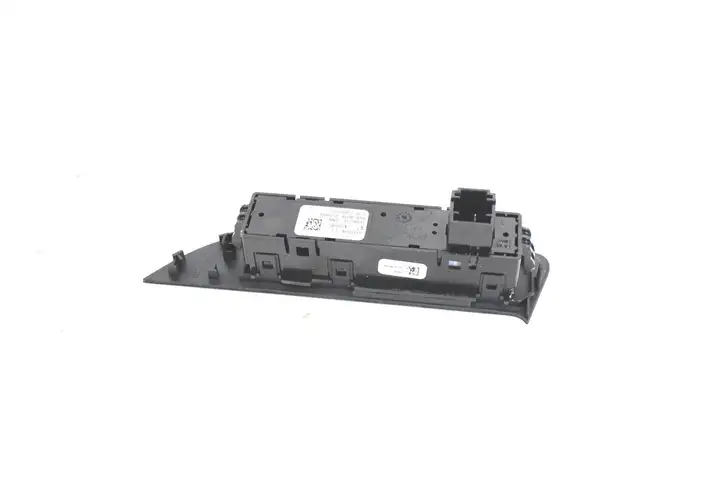 BMW 1 F20 F21 (2011 - 2019) 9391704 Кнопка фаркопа в багажнике — фото 3