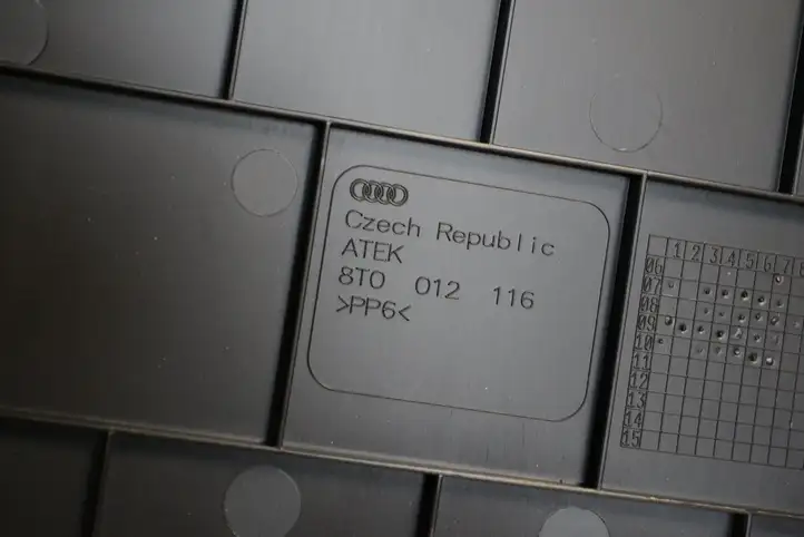 Audi A4 S4 B8 8K (2007 - 2011) 8T0012116 Прочие детали салона — фото 3