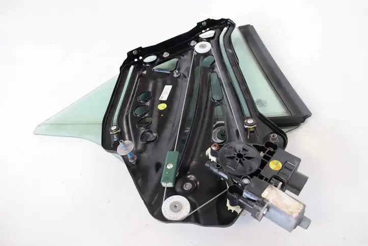 Audi A3/S3 8V (2012 - 2016) 8V7839397 Заднее боковое стекло — фото 3