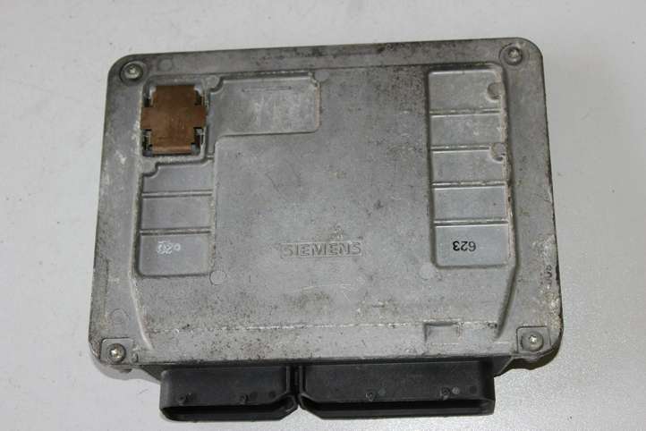 Volkswagen Polo (2005 - 2009)  03D906033F Блок управления двигателя