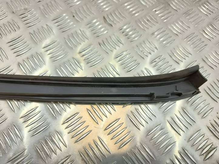 Opel Astra (2009 - 2012)  13280301 Отделка стоек лобового стекла