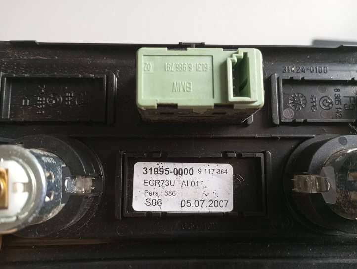 BMW 5 E60 E61 (2004 - 2010)  319950000 Разъем USB