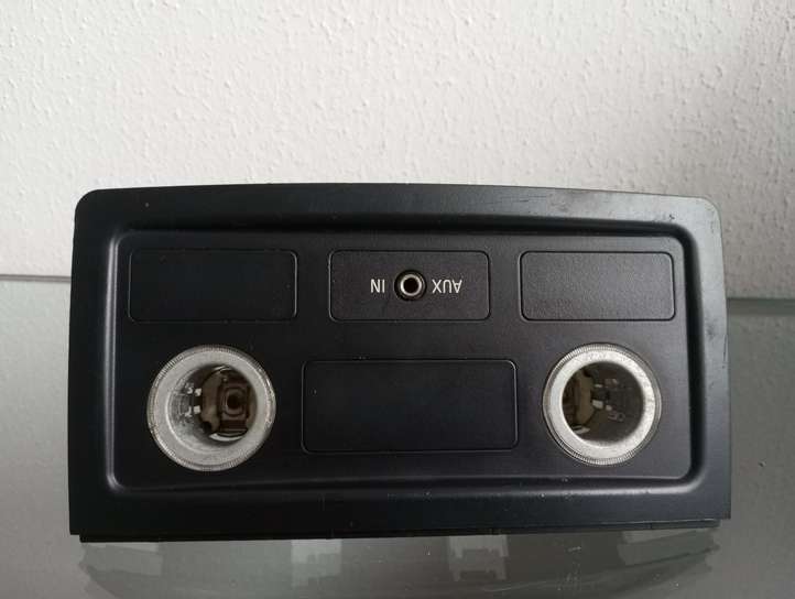 BMW 5 E60 E61 (2004 - 2010)  319950000 Разъем USB