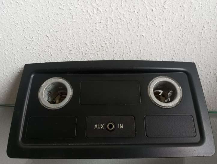 BMW 5 E60 E61 (2004 - 2010)  319950000 Разъем USB