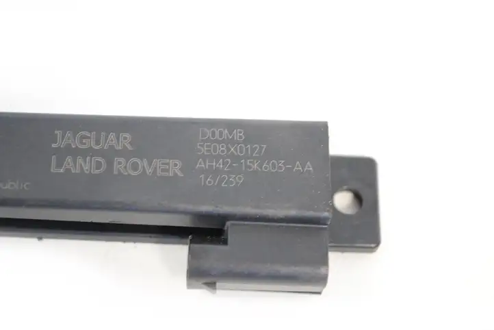 Land Rover Range Rover Evoque L538 (2015 - 2018) AH4215K603AA GPS антенна — фото 4