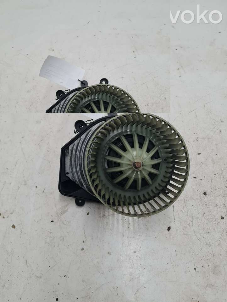 Volkswagen PASSAT B5.5 (2001 - 2005)  740221233F Вентилятор печки