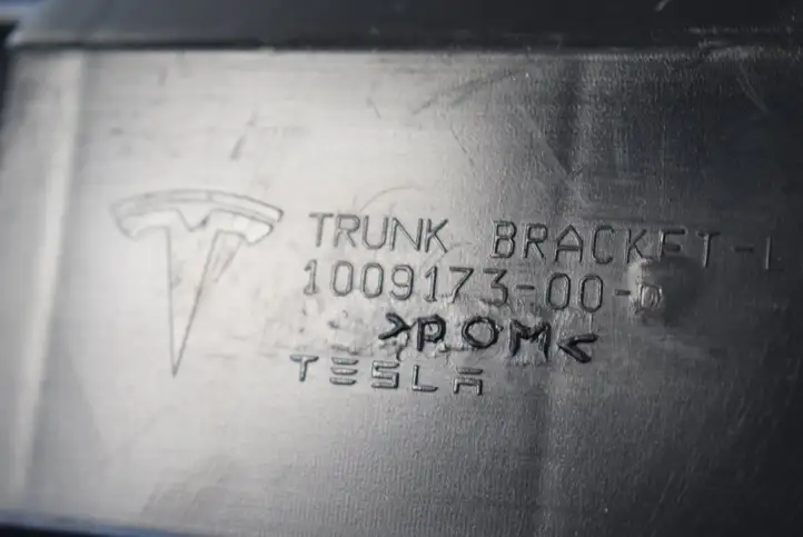 Tesla Model S (2012 - 2016) 100917300 Другая часть кузова — фото 5