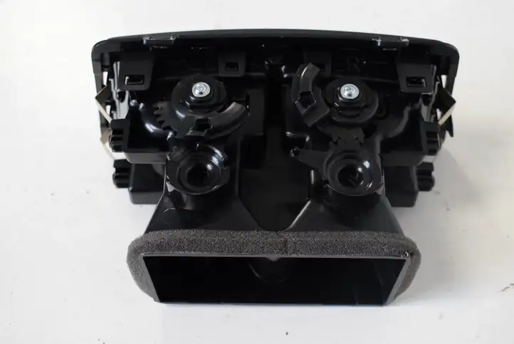 Tesla Model S (2016 - 2021) 600601600 Воздушная решетка панели — фото 4