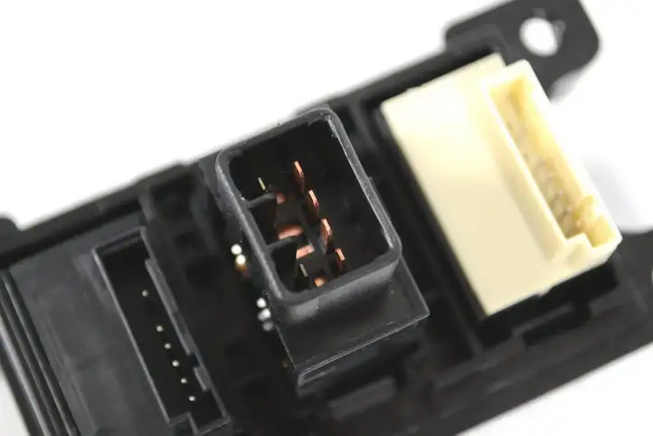 Hyundai Santa Fe (2005 - 2009) 70228A Кнопка фаркопа в багажнике — фото 4