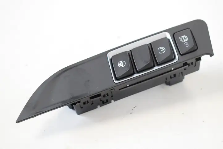 BMW 4 F32 F33 (2013 - 2017) 7850477 Кнопка фаркопа в багажнике — фото 1