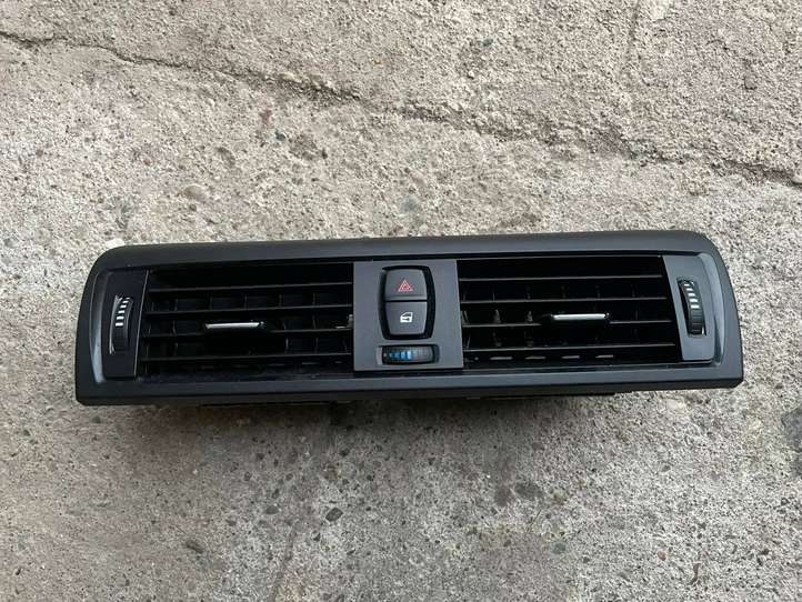 BMW 1 F20 F21 (2011 - 2019)  9207116 Центральный дефлектор