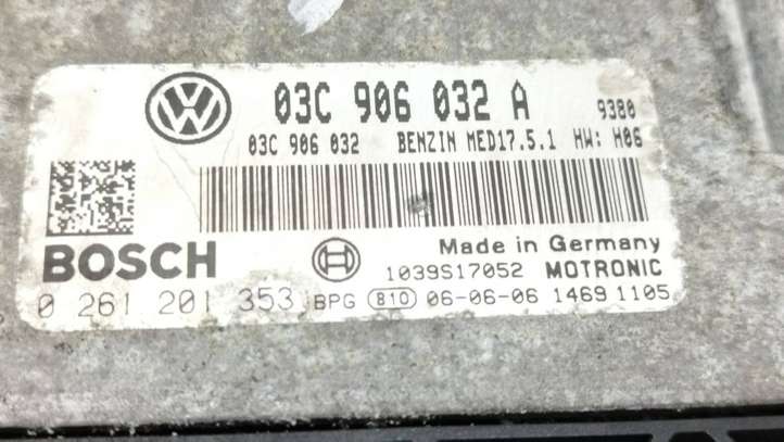 Volkswagen Golf V (2003 - 2009)  03C906032A Блок управления двигателя