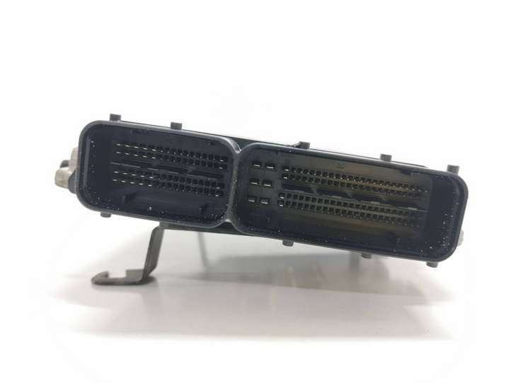 Volkswagen Golf V (2003 - 2009)  03C906032A Блок управления двигателя