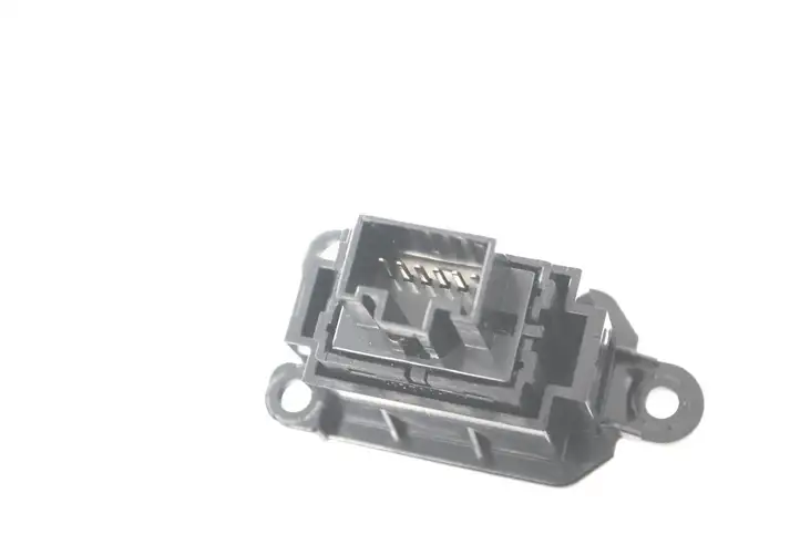 Kia Ceed (2015 - 2018) 93790A2800 Кнопка фаркопа в багажнике — фото 5