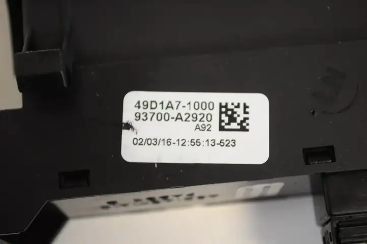 Kia Ceed (2015 - 2018) 93700A2900 Кнопка фаркопа в багажнике — фото 5
