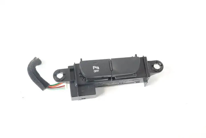 Kia Ceed (2015 - 2018) 93310A2900 Кнопка фаркопа в багажнике — фото 1
