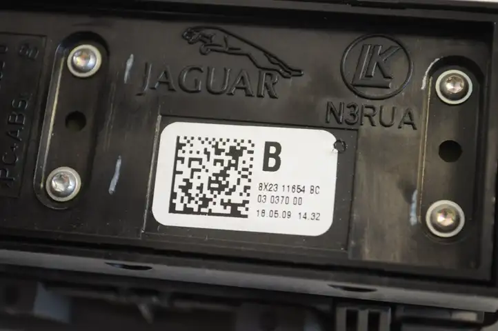 Jaguar XF X250 (2007 - 2015) 8X2311654BC Блок кнопок на панели — фото 4