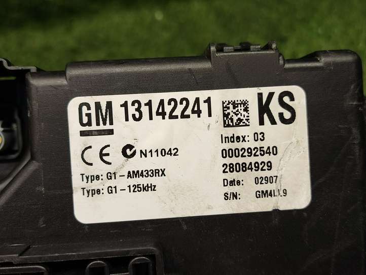 Opel Corsa D (2010 - 2014)  13142241KS Блок управления питанием
