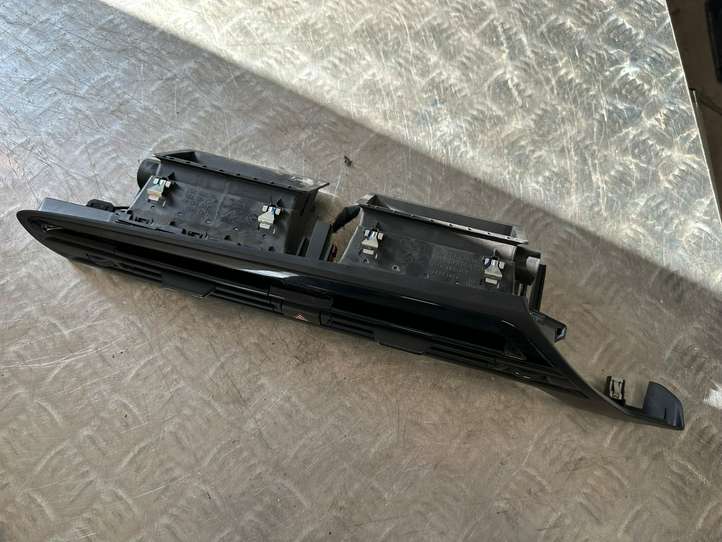 Citroen C4 Picasso (2013 - 2016)  967797317A Центральный дефлектор