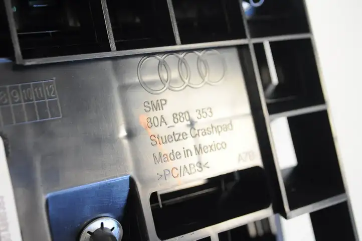Audi Q5 SQ5 (2017 - ) 80A880353 Вещевой ящик — фото 5
