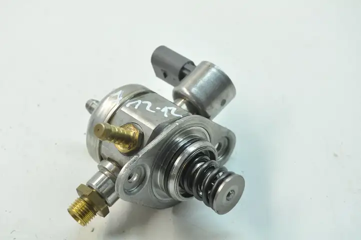Audi A3/S3 8V (2012 - 2016) 06K127025B Топливный насос — фото 1