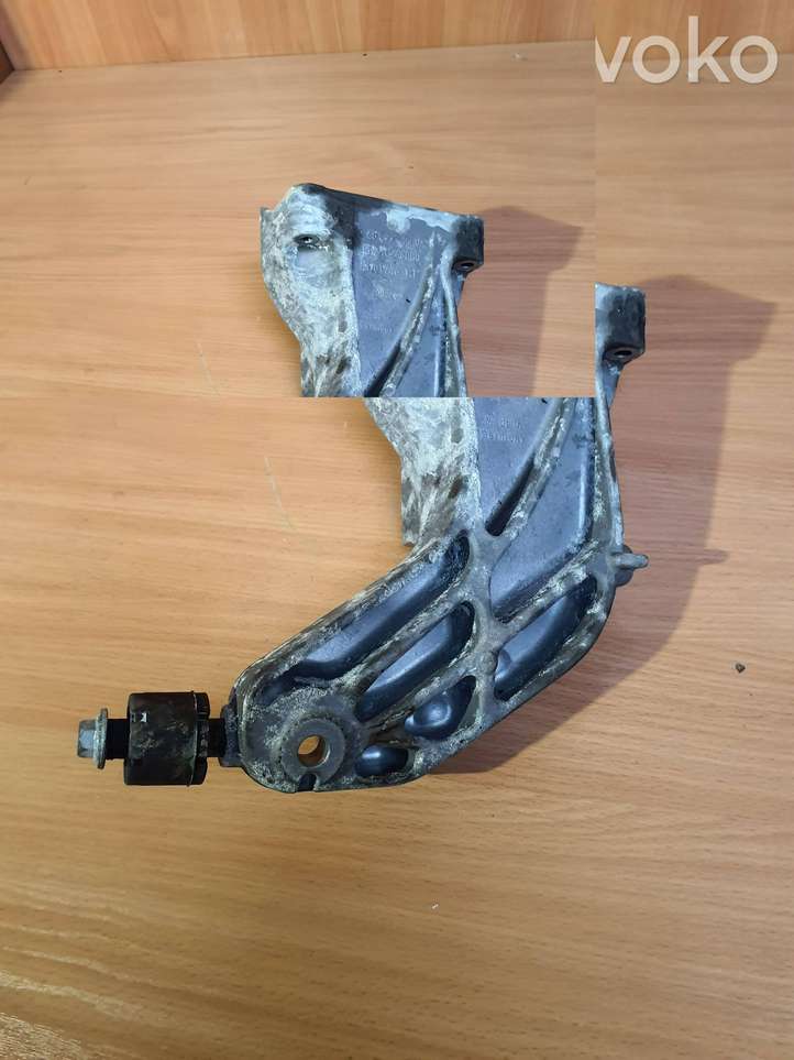 Infiniti Q50 (2013 - 2018)  A6512235204 Кронштейн