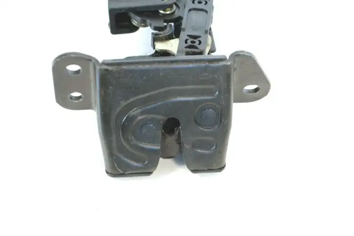 Hyundai Santa Fe (2005 - 2009) 812302B000 Замок крышки багажника — фото 1