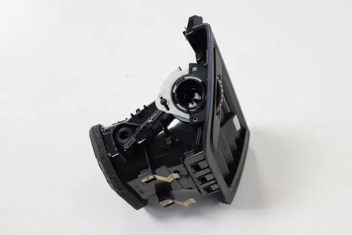 BMW 3 F30 F35 F31 (2012 - 2018) 9231970 Воздушная решетка панели — фото 3