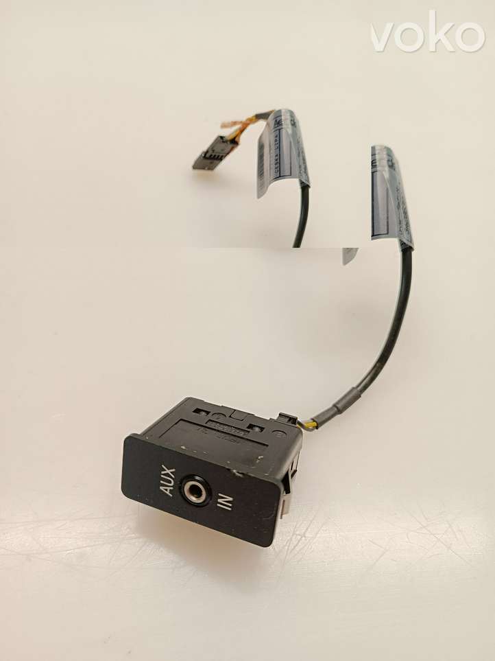 BMW X3 E83 (2003 - 2010)  61316930561 Разъем AUX