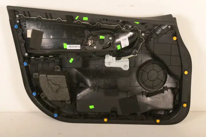 Kia Ceed (2015 - 2018) 82380A2000 Обшивка передней двери — фото 3