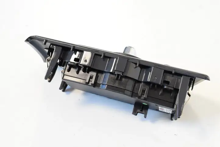 Mini Cooper Countryman F60 (2016 - 2020) 9865861 Включатель фонарей — фото 2
