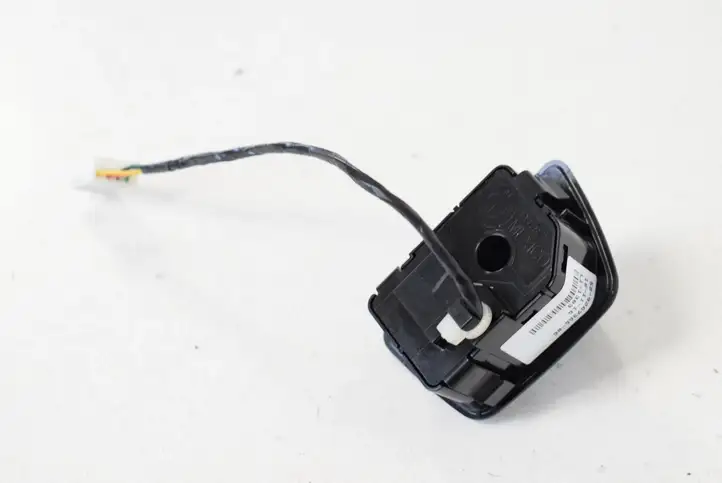 BMW X5 F15 (2013 - 2017) 9267366 Кнопка фаркопа в багажнике — фото 2