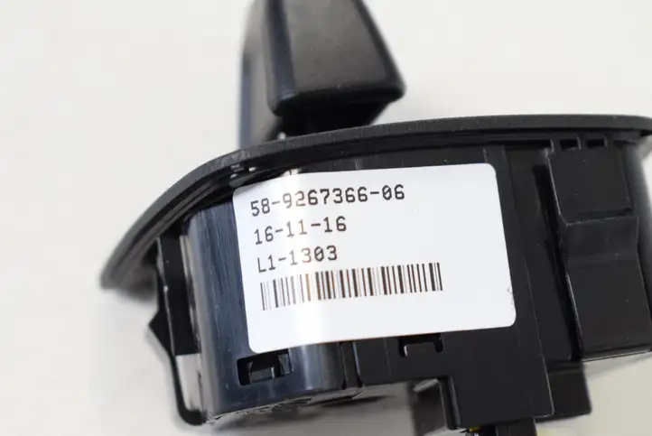 BMW X5 F15 (2013 - 2017) 9267366 Кнопка фаркопа в багажнике — фото 4