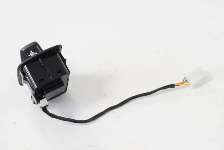 BMW X5 F15 (2013 - 2017) 9267366 Кнопка фаркопа в багажнике — фото 5