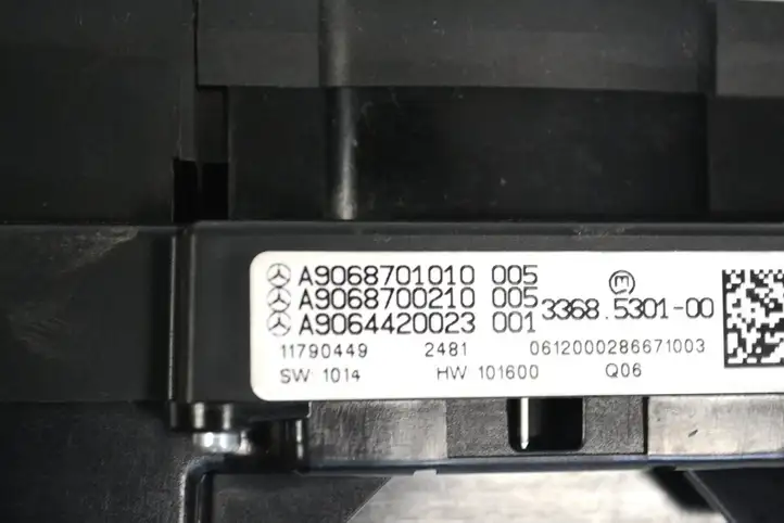 Mercedes-Benz Sprinter W906 (2006 - 2018) A9068701010 Блок кнопок на панели — фото 5