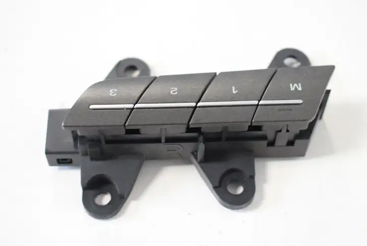 Land Rover Evoque I (2011 - 2015) BJ3214776AB Кнопка фаркопа в багажнике — фото 1