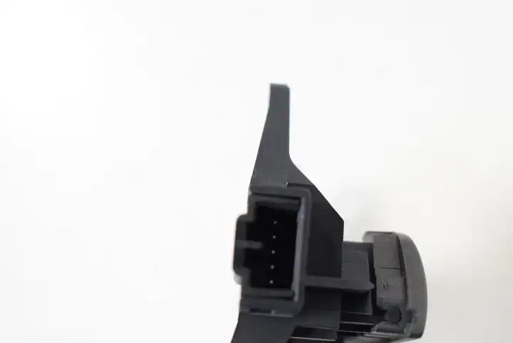 Land Rover Evoque I (2011 - 2015) BJ3214776AB Кнопка фаркопа в багажнике — фото 4