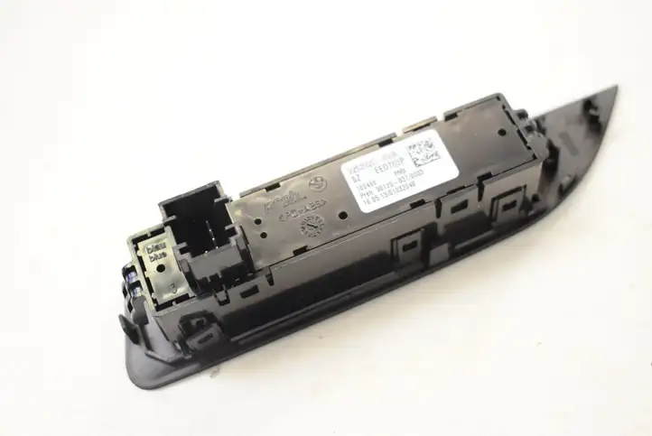 BMW 4 F32 F33 (2013 - 2017) 9252920 Кнопка фаркопа в багажнике — фото 2