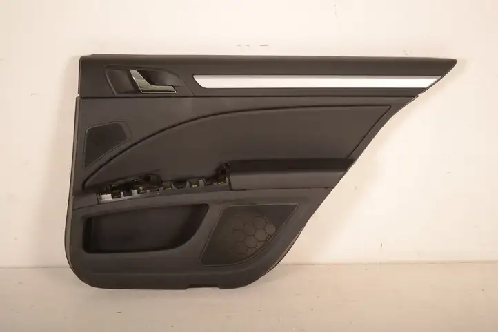 Skoda Superb B6 (3T) (2008 - 2015) Обшивка задней двери — фото 1