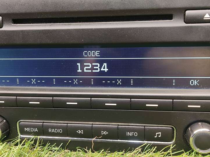 Skoda Fabia Mk2 (5J) (2007 - 2014)  5J0035161G Радио/ проигрыватель CD/DVD / навигация