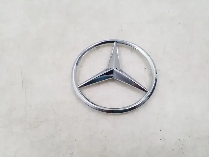 Mercedes-Benz GLA W156 (2017 - 2020) A0008171001 Эмблема автомобиля — фото 1