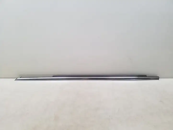 Mercedes-Benz C W204 (2007 - 2014) A2047251565 Накладка стекла передней двери — фото 1