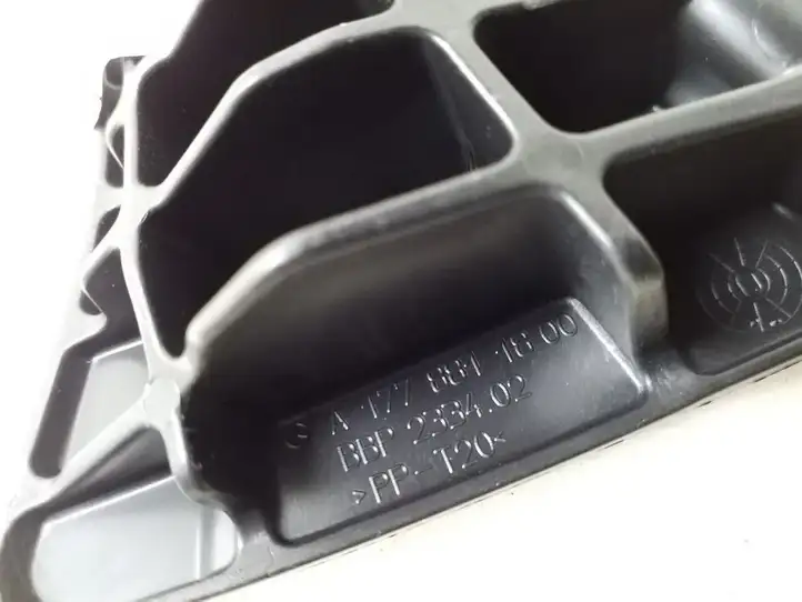 Mercedes-Benz A W177 (2018 - ) A1778811800 Крепление крыла — фото 3