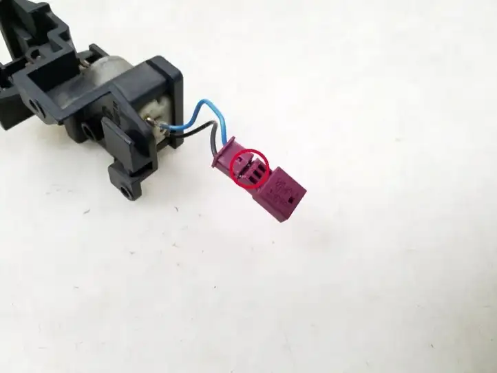 BMW 5 E60 E61 (2004 - 2010) Механизм шторки багажника — фото 4