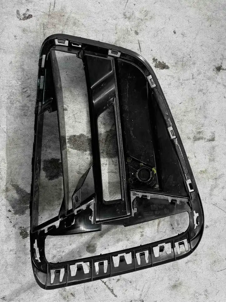 BMW 4 G22 G23 G24 G26 (2020 - ) 51118076731 Нижняя решетка переднего бампера — фото 1