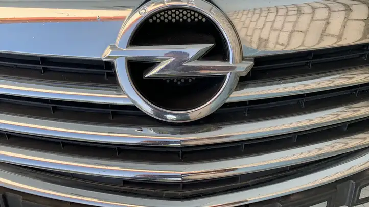 Opel Insignia A (2008 - 2017) 13238420 Верхняя решетка радиатора — фото 7